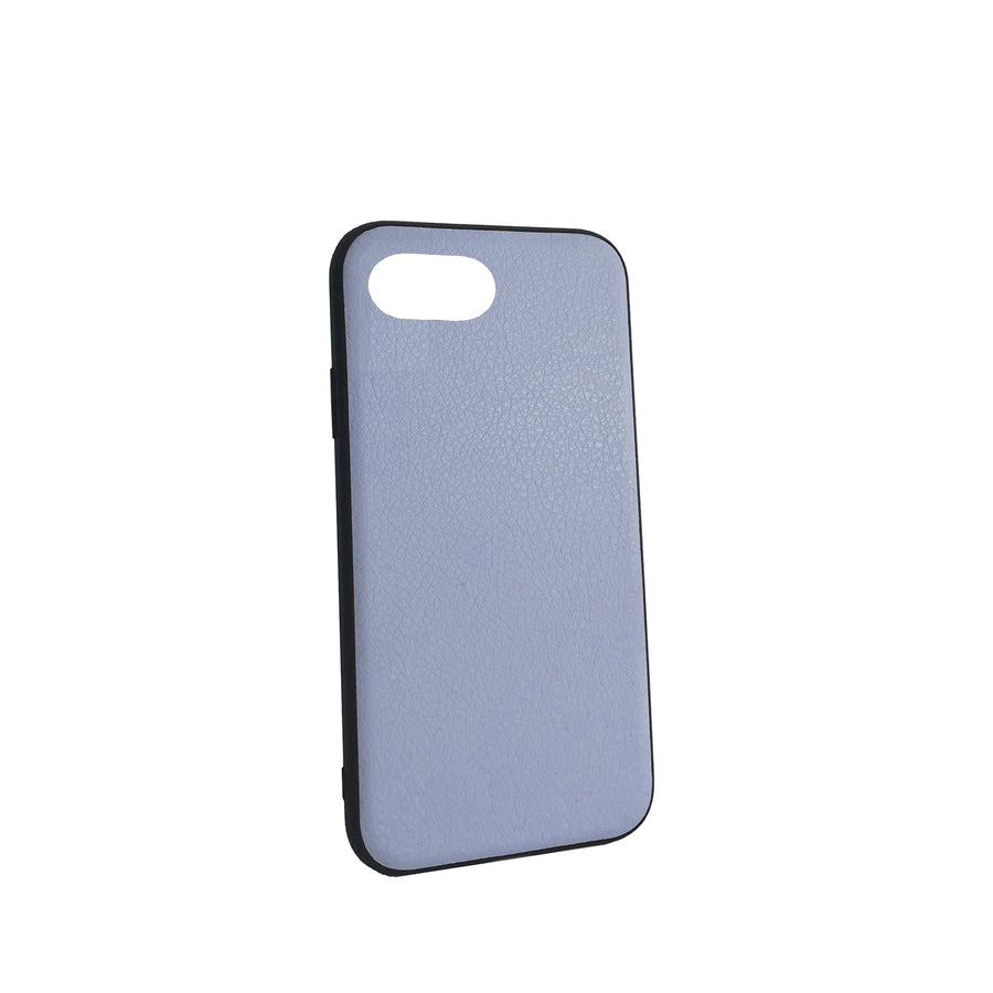 Vorderansicht - Das MAJAVIA iPhone Case 7/8 in Hellblau bietet deinem Handy nicht nur Schutz, sondern macht es auch zu einem Hingucker - Obermaterial: Recyceltes Echt-Leder / Hülle: Kunststoff