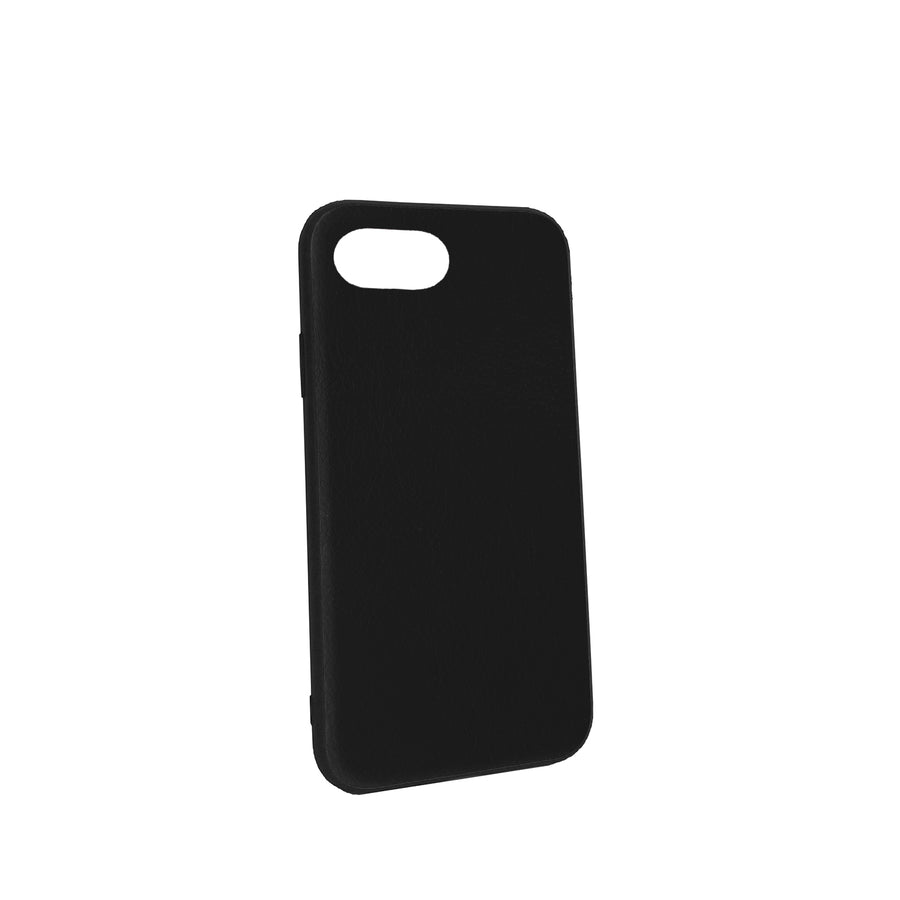 Vorderansicht - Das MAJAVIA iPhone Case 7/8 in Schwarz bietet deinem Handy nicht nur Schutz, sondern macht es auch zu einem Hingucker - Obermaterial: Recyceltes Echt-Leder / Hülle: Kunststoff